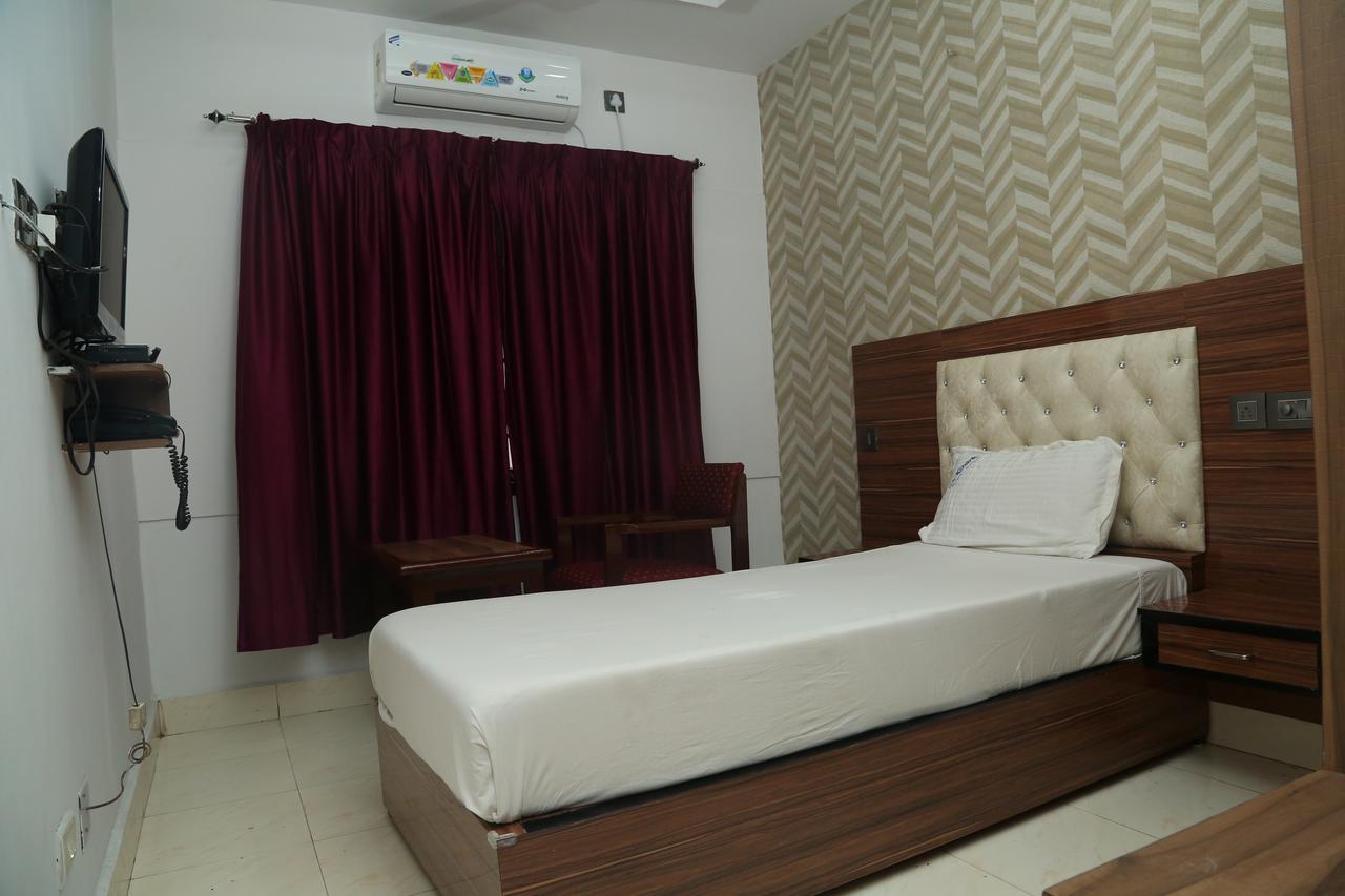 ויסאקפאטנם Konark Lodge מראה חיצוני תמונה